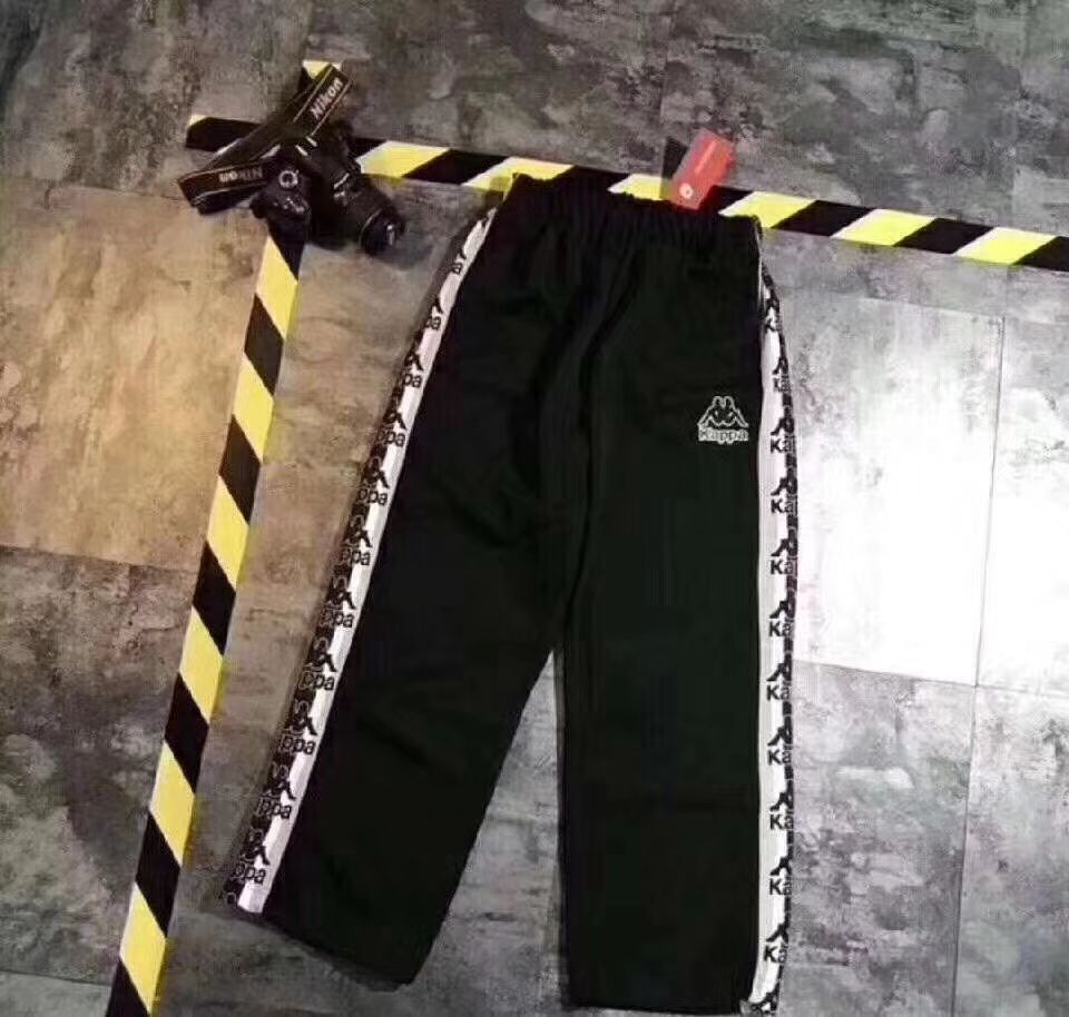 大量批发各种潮流名牌卫衣 棉服 裤子 鞋子 非正品  高仿的