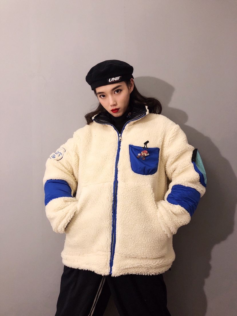 大量批发各种潮流名牌卫衣 棉服 裤子 鞋子 非正品  高仿的