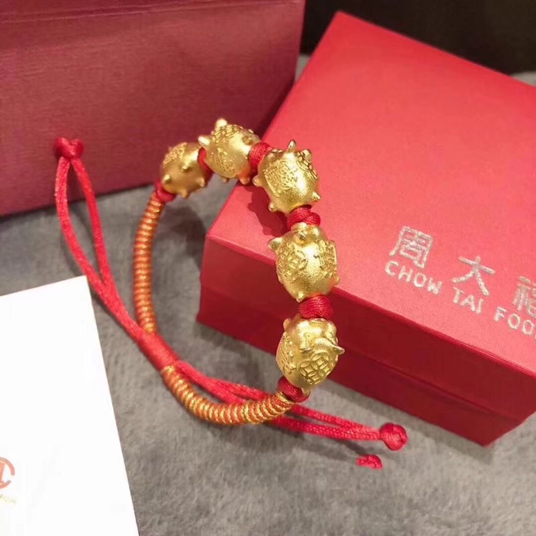 周大福金猪手链