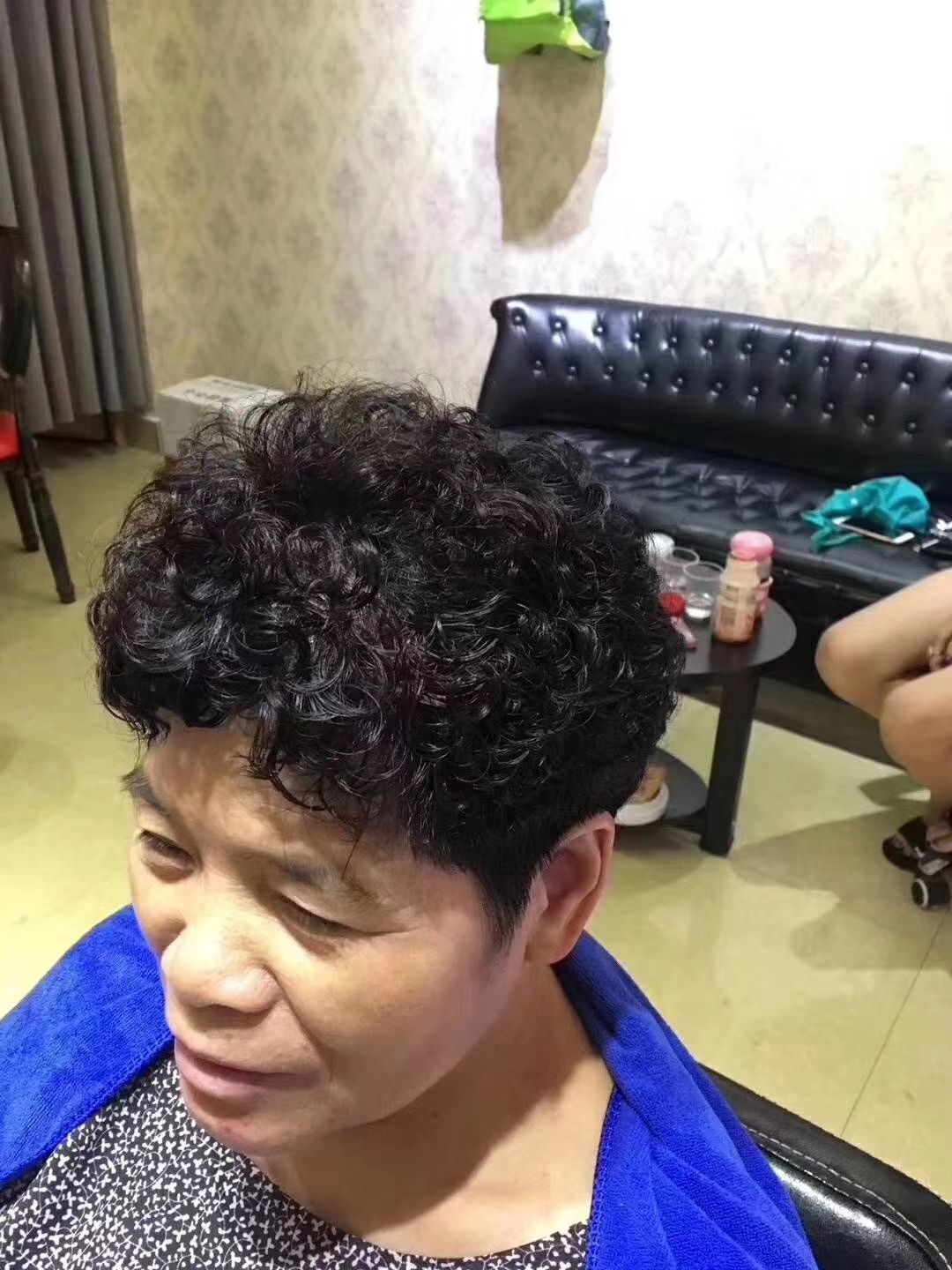敬亲恩白转黑洗发露