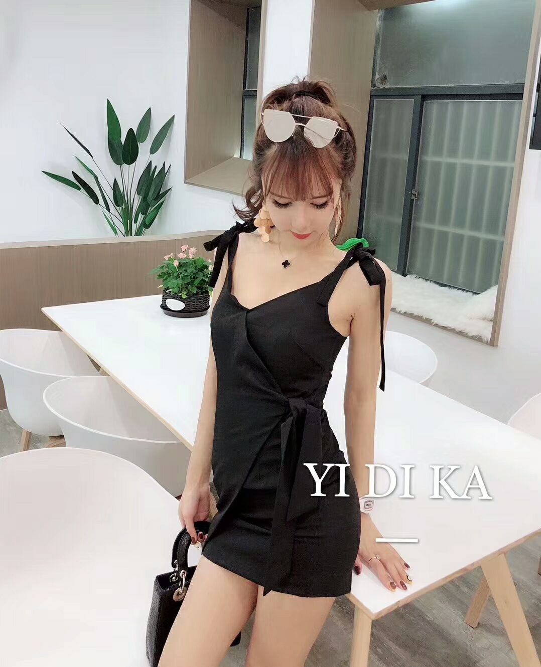 主营女装，鞋，包，饰品