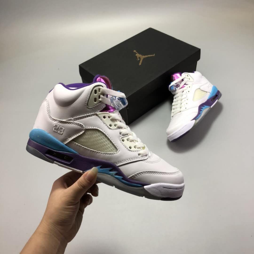 精仿鞋服，各种潮品，一手货源，诚招代理
