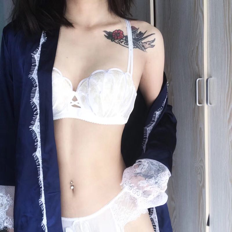 一家专门做网红内衣的小铺