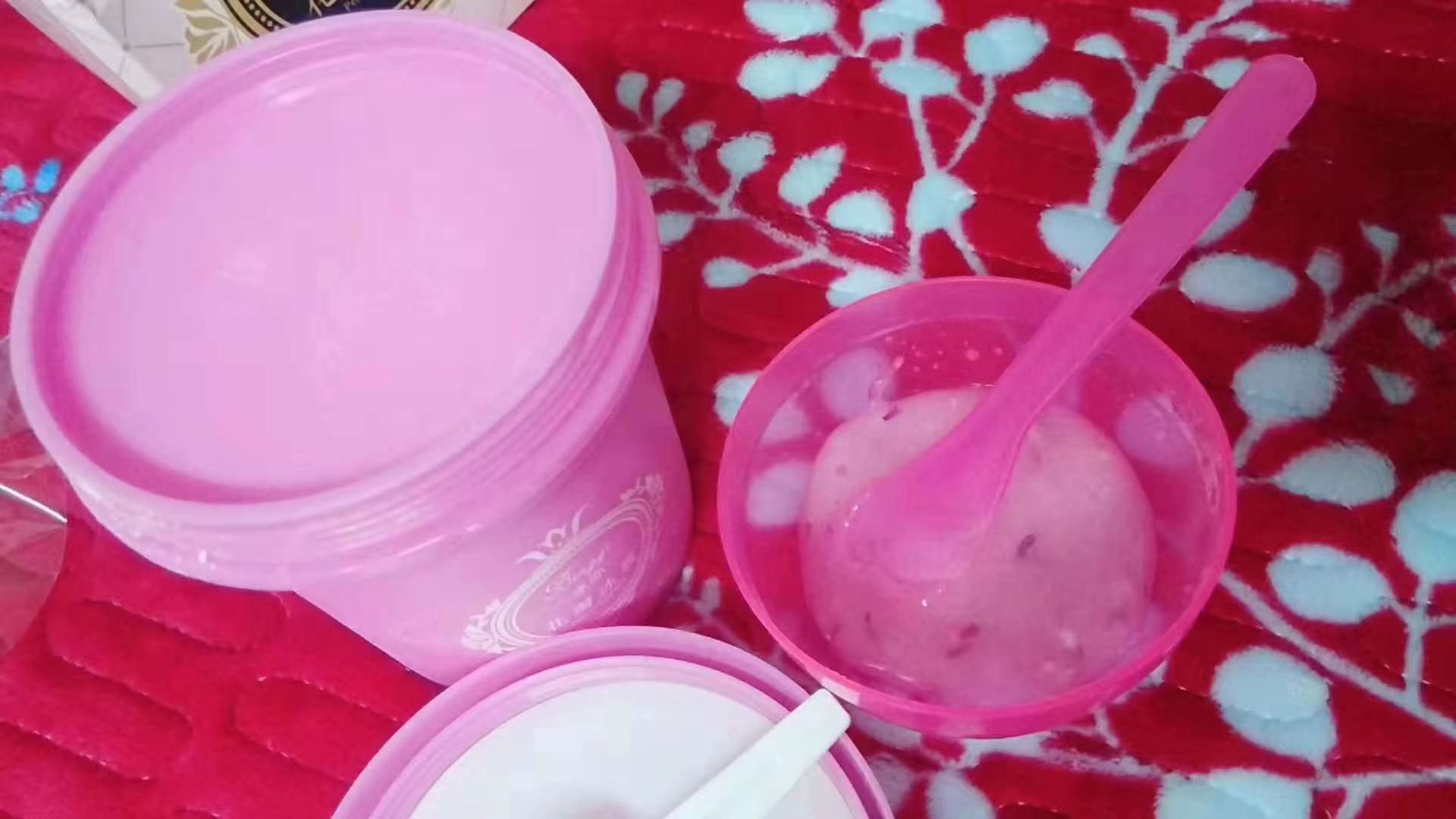 冰亦花瓣冰膜 。美白补水祛痘淡斑，促进皮肤的新陈代谢  …