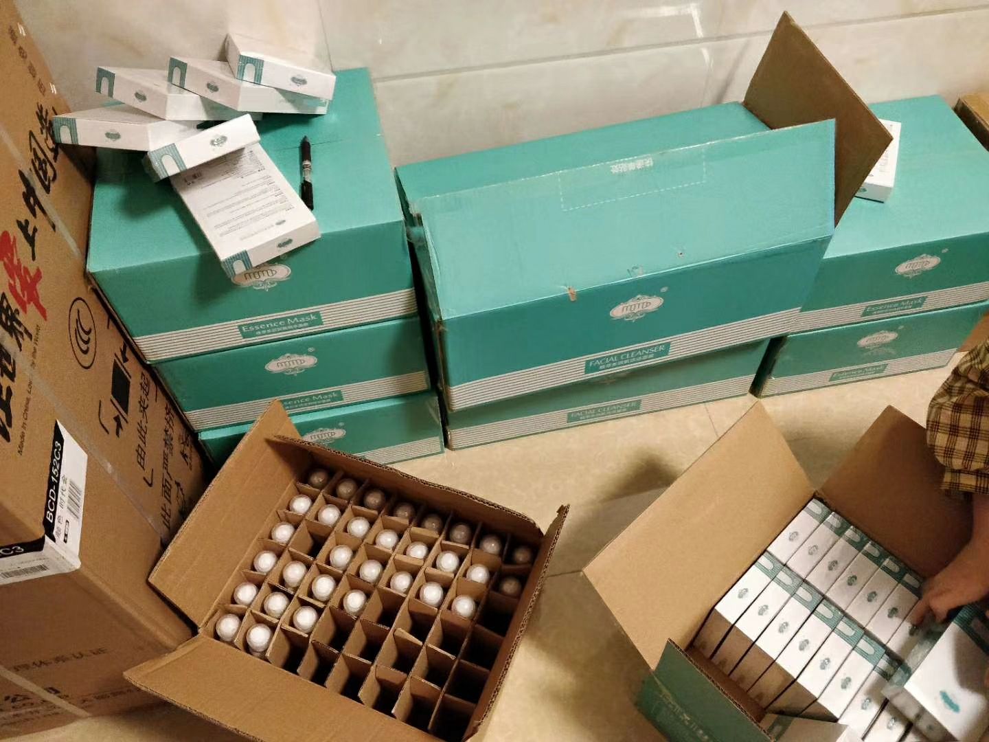 莫大姐旗下护肤 有网红洁面棒 小灯泡面膜 网红小蓝瓶