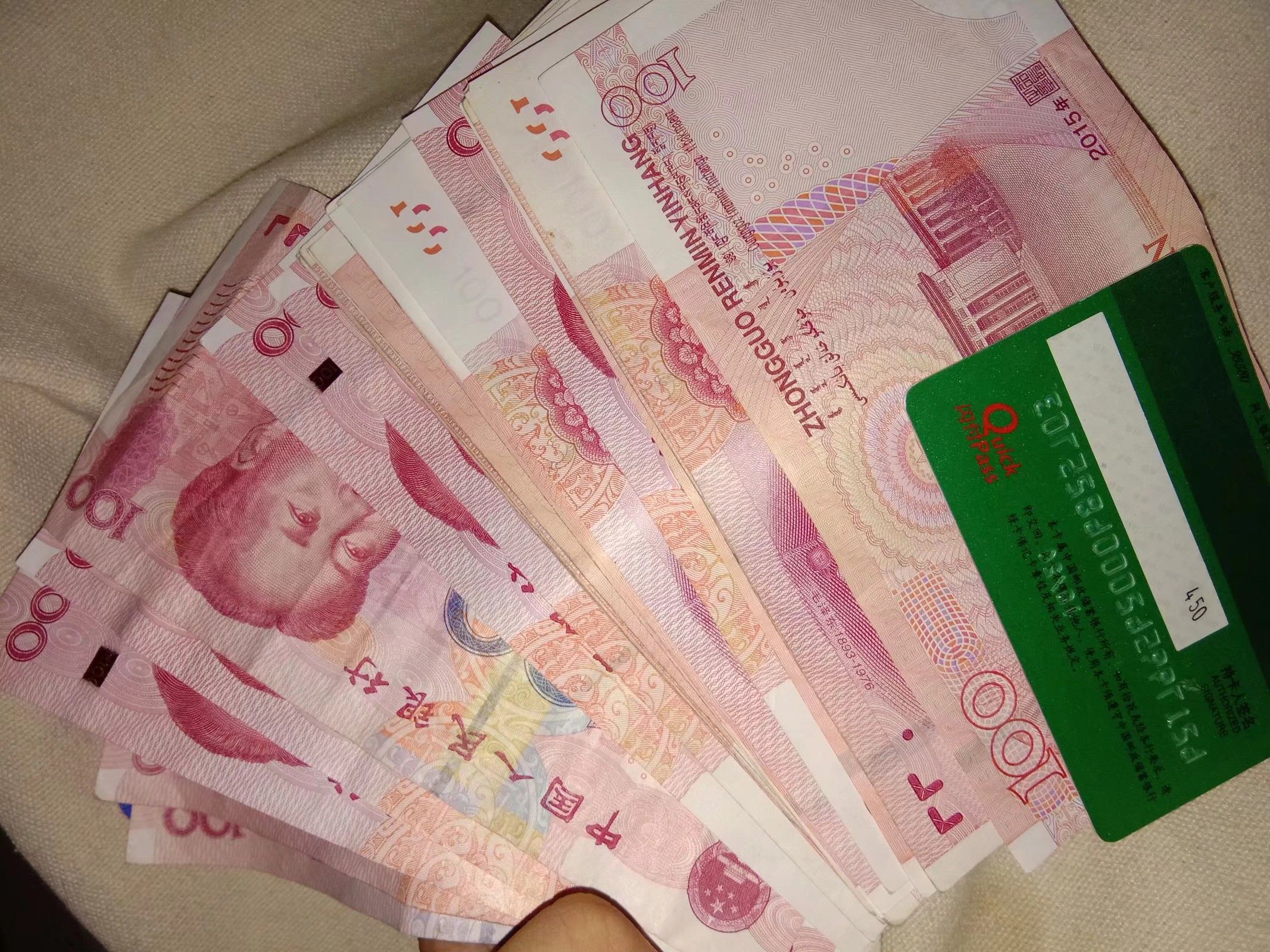 大牌化妆品，潮牌鞋服，精仿正品，走高端，收代理，无需囤货