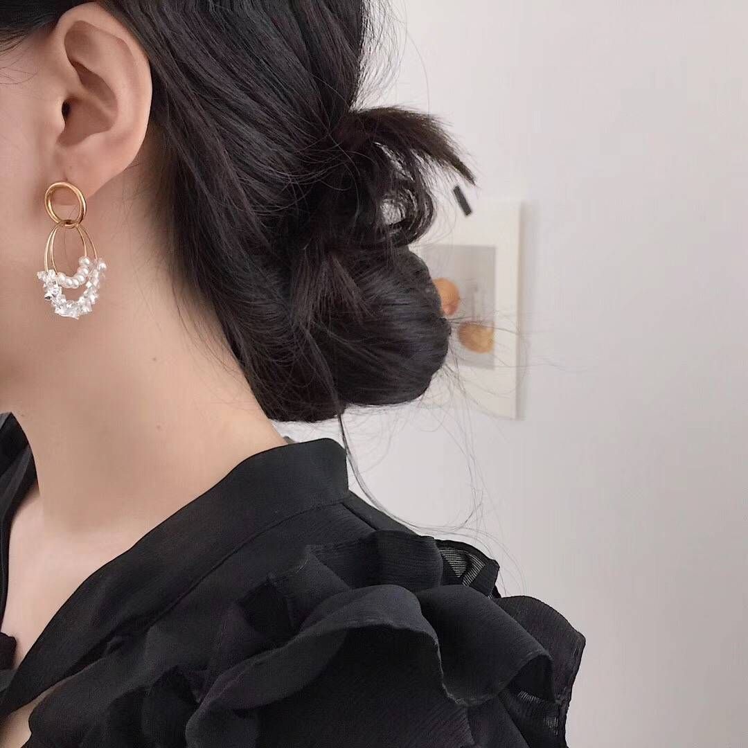 美美的饰品，有耳环项链等等