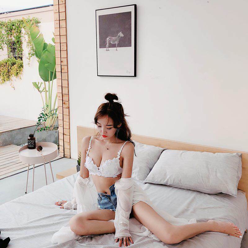 一家专门做网红内衣的小铺