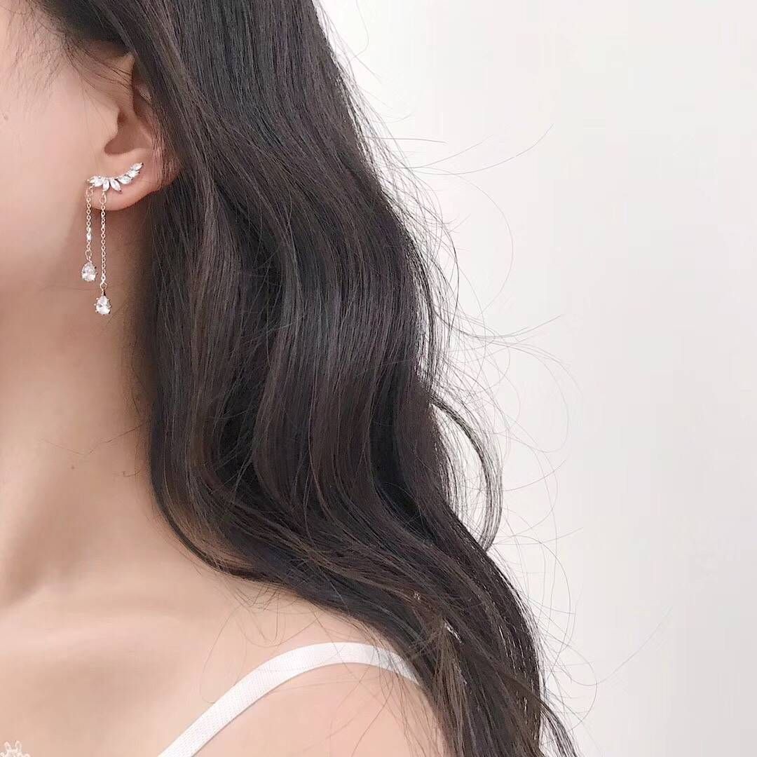 美美的饰品，有耳环项链等等