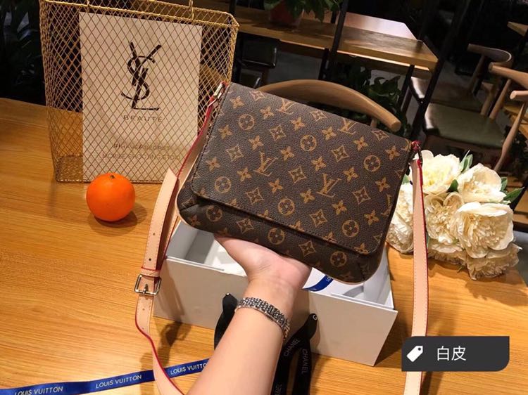 各种奢侈品牌包包，你发朋友圈我发货 免费代理