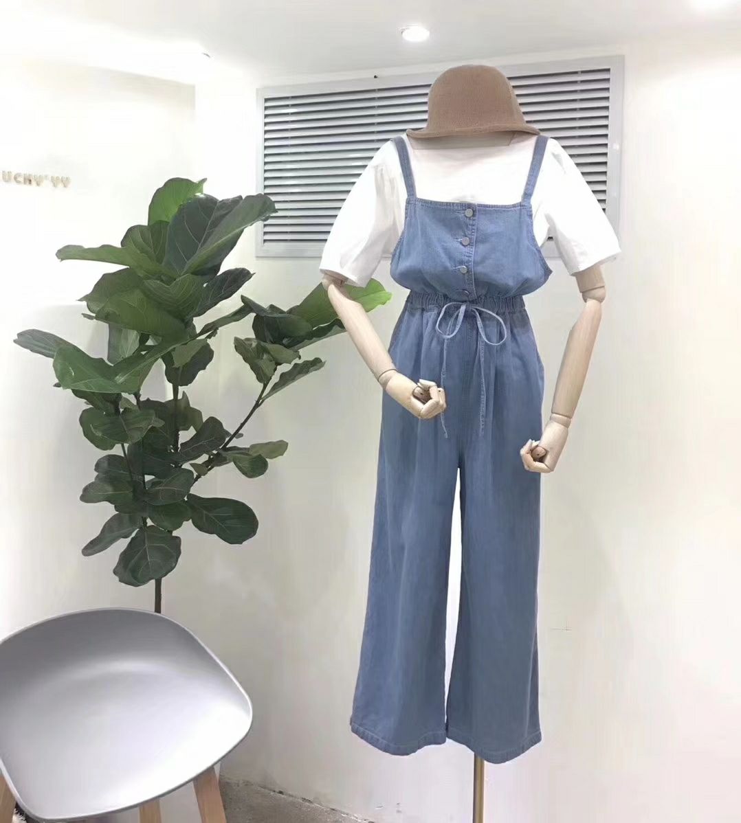 专业批发零售欧韩女装 工厂团队 招微商代理