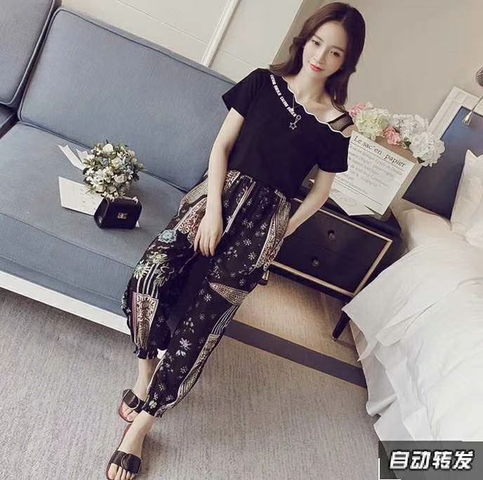 男女服装，货源充足，应有尽有，欢迎代理
