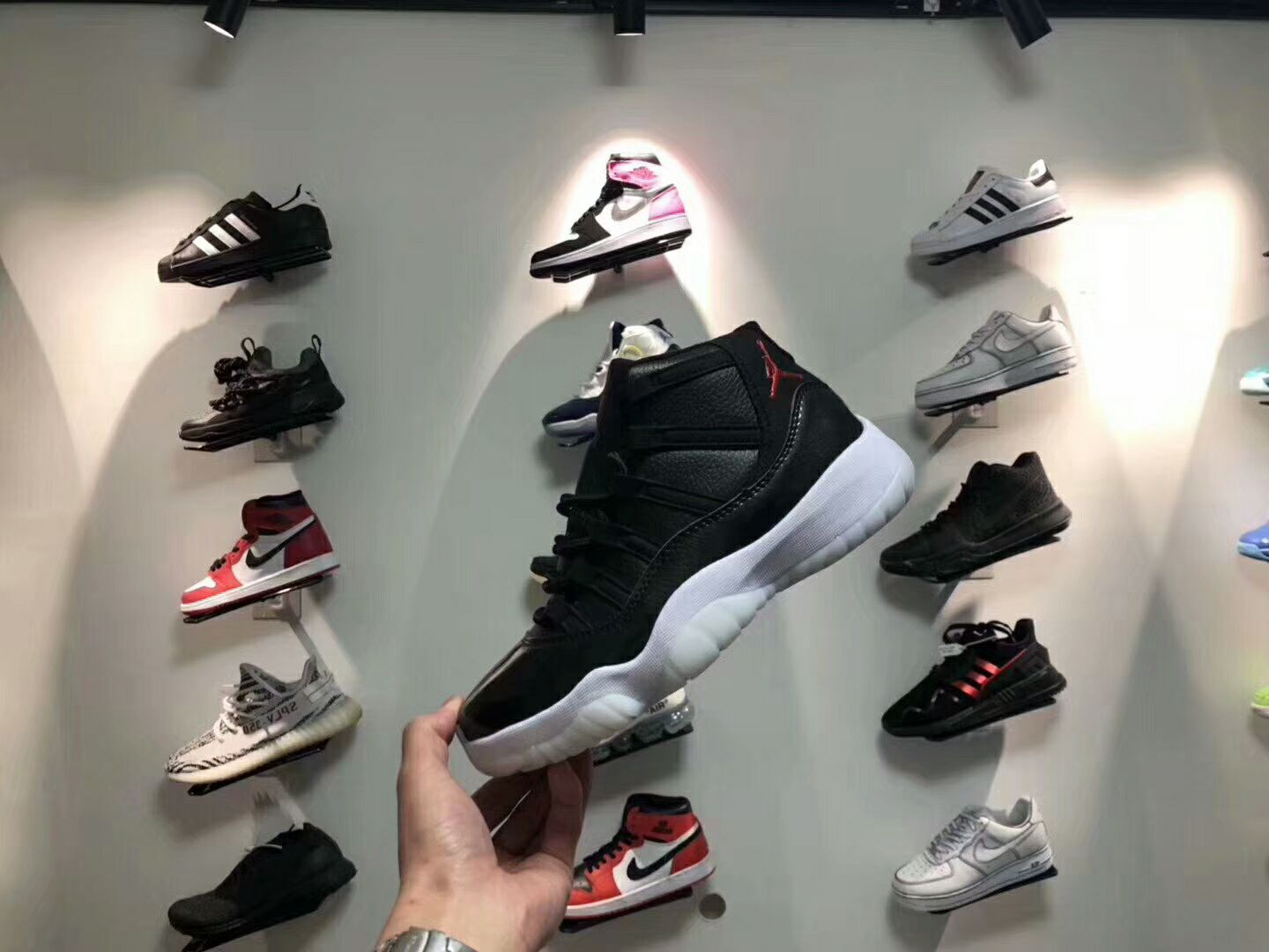 潮鞋潮衣货源 一件也是批发价 招代理