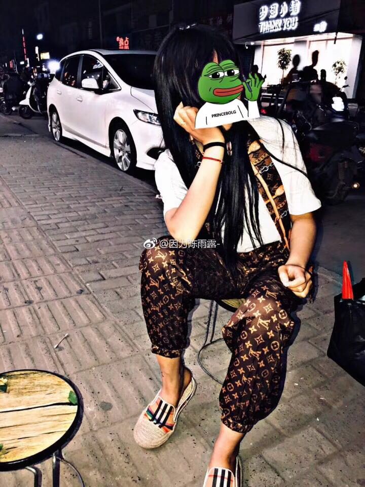 网红同款衣服 鞋子包包 美瞳 招代理哦！