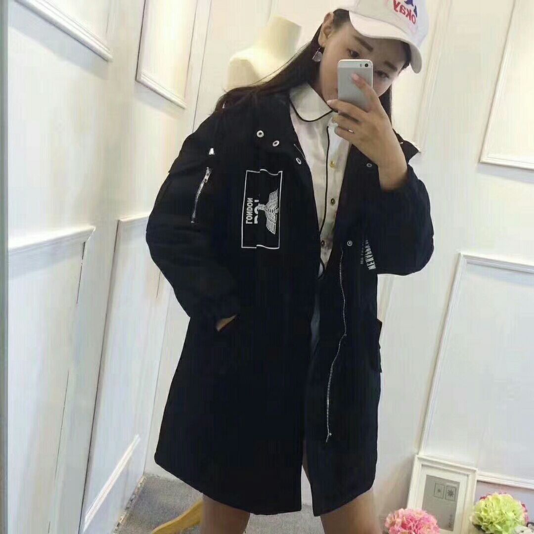 衣身难忘服装店 大牌服装货源 当季潮流款 拿图问价