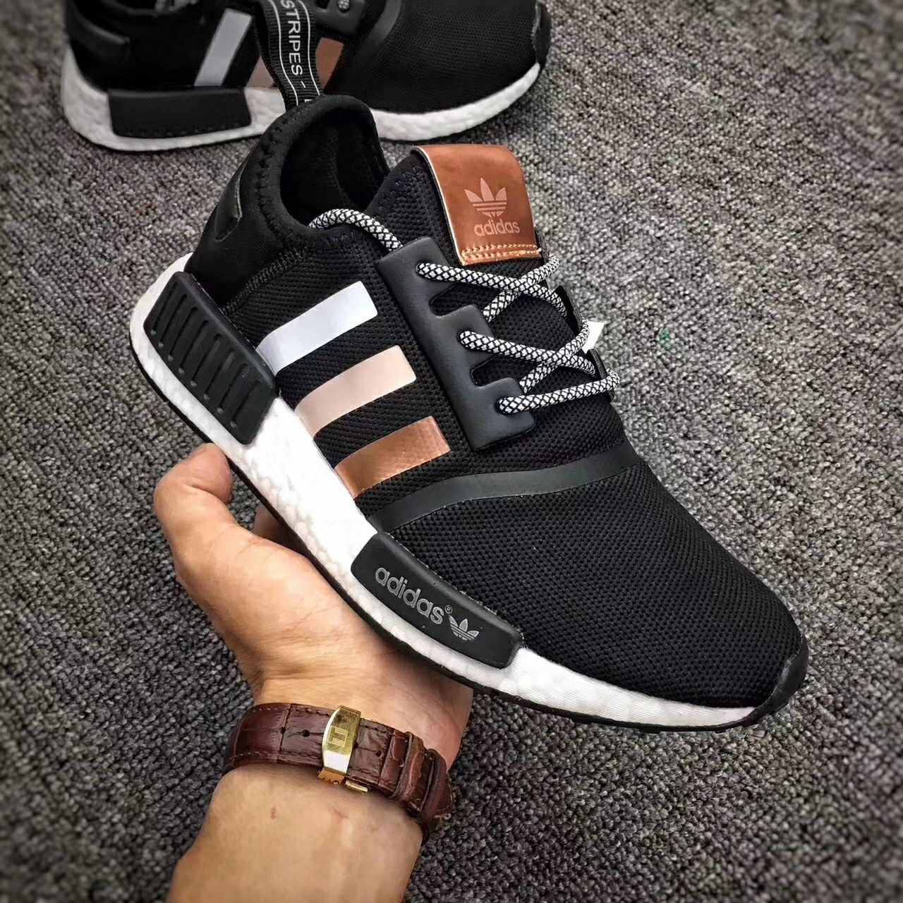 阿迪达斯 专柜品质 NMD R1 真标真爆新配色