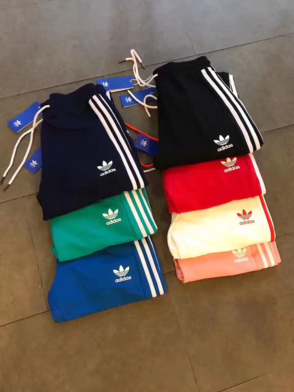 各大品牌鞋服 厂家批发价 欢迎代理