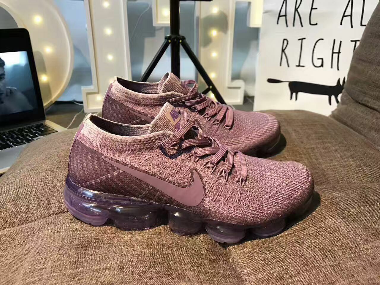 AJ Nike Adidas 亚瑟士 服饰鞋包招代理