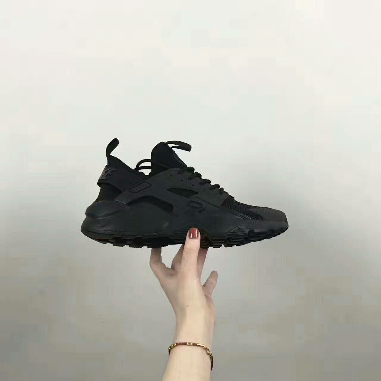 各品牌潮鞋招收代理哦 欢迎咨询