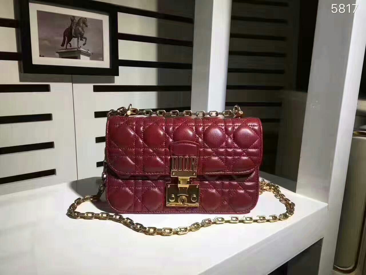 代理品牌包包 代理费四百 给你最好的货源 质量没的说