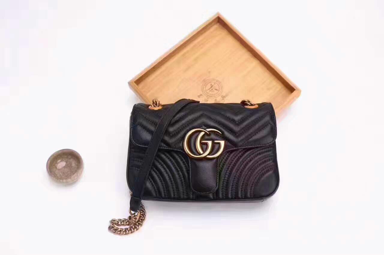 代理品牌包包 代理费四百 给你最好的货源 质量没的说