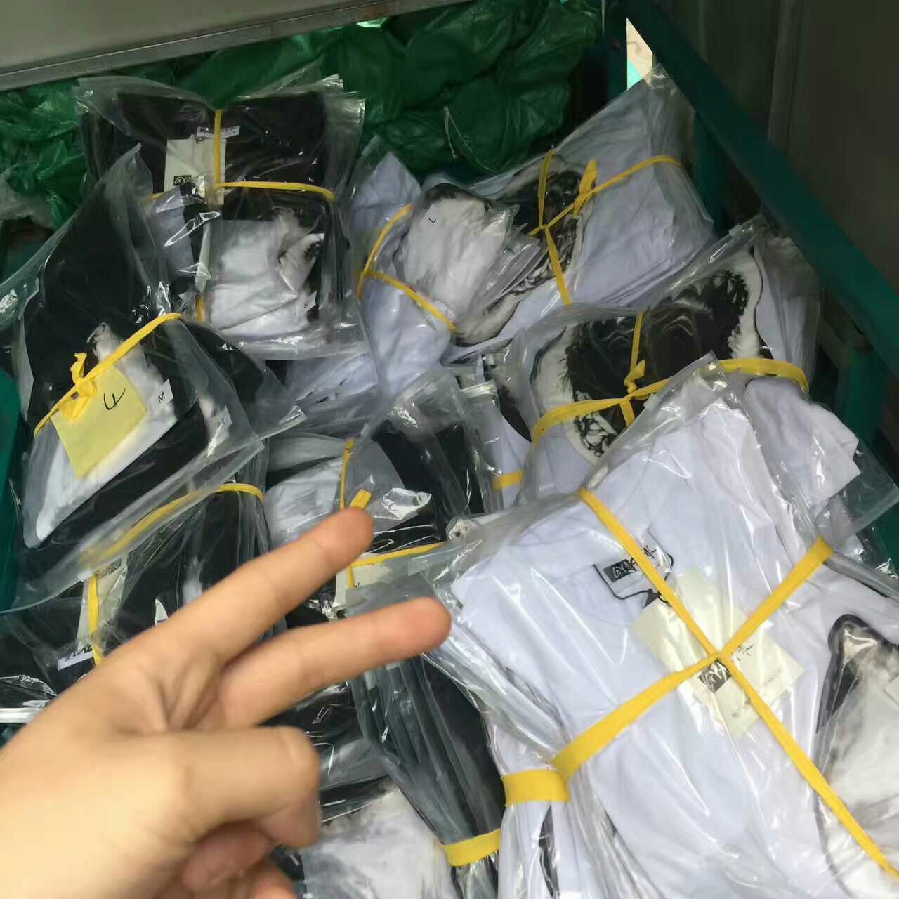潮服饰诚招代理 你有实力我免费带 不需成本