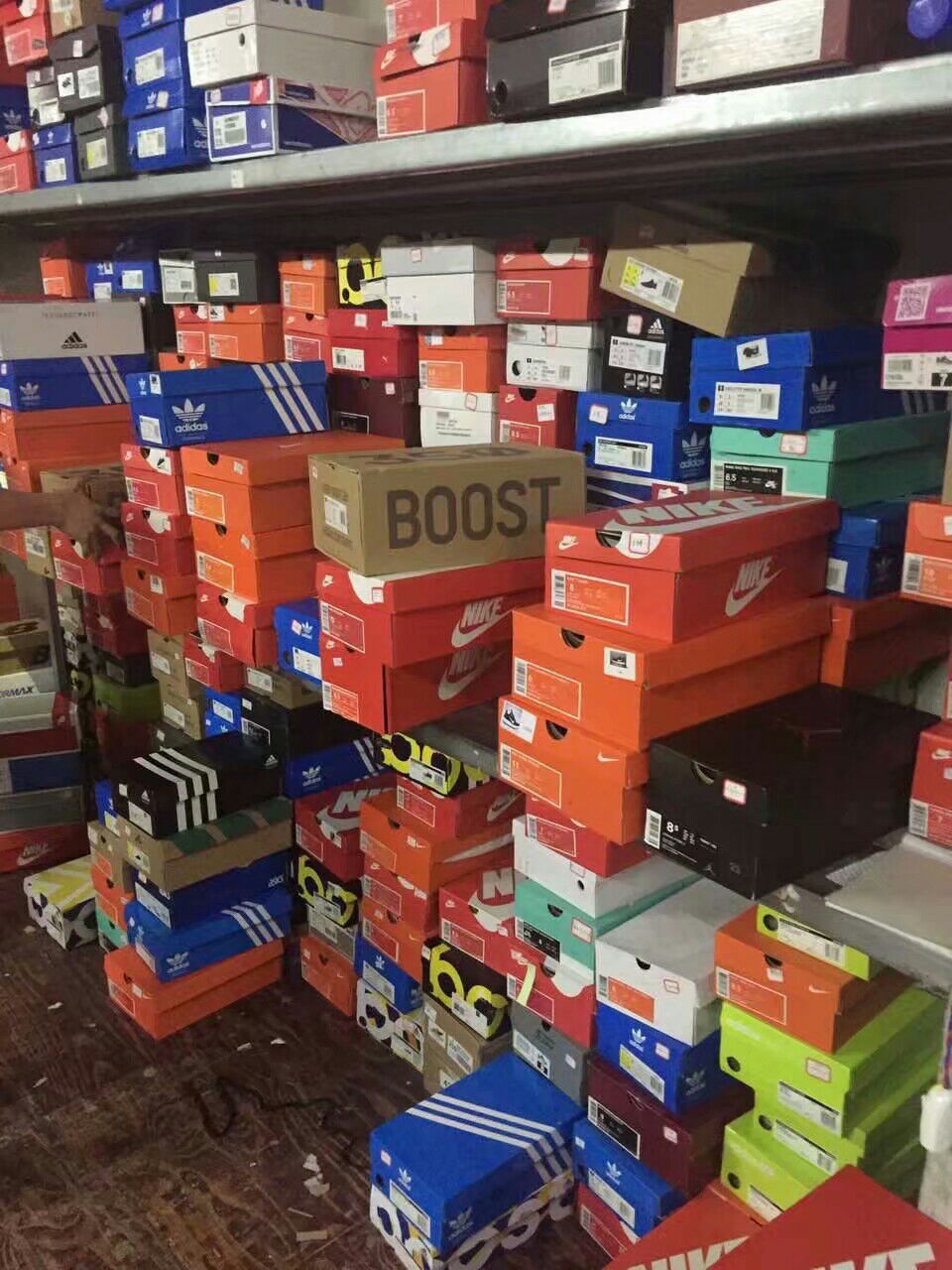 各类正品潮鞋，衣服专卖招代理加盟