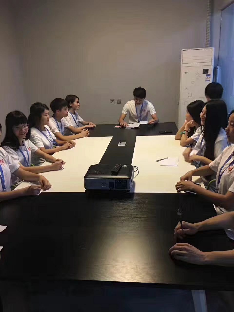 薛雅女装免费代理/厂家直销，低中高端价位，满足不同顾客需求