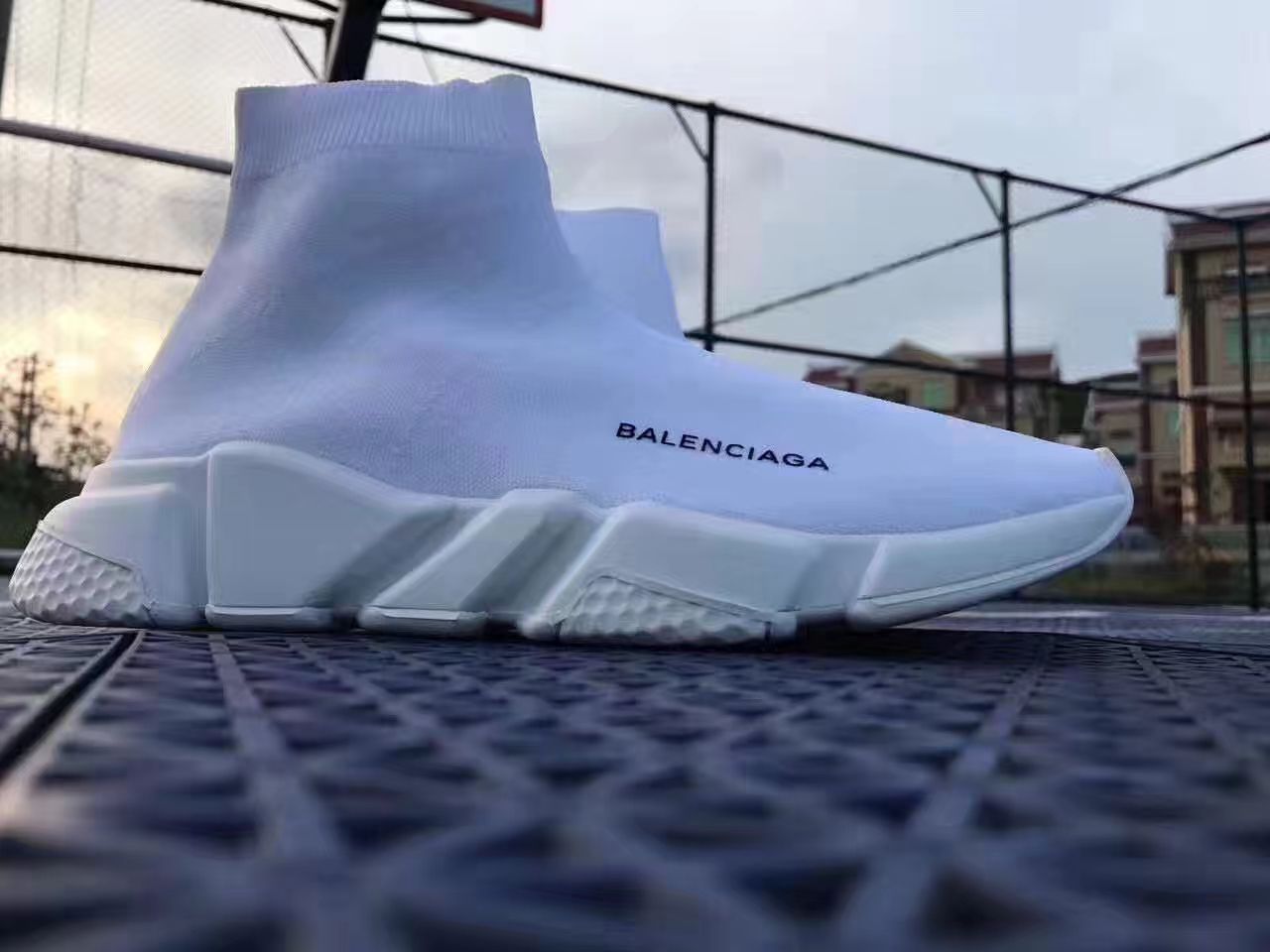 潮流鞋款，制作最好 yeezy 巴黎世家应有尽有