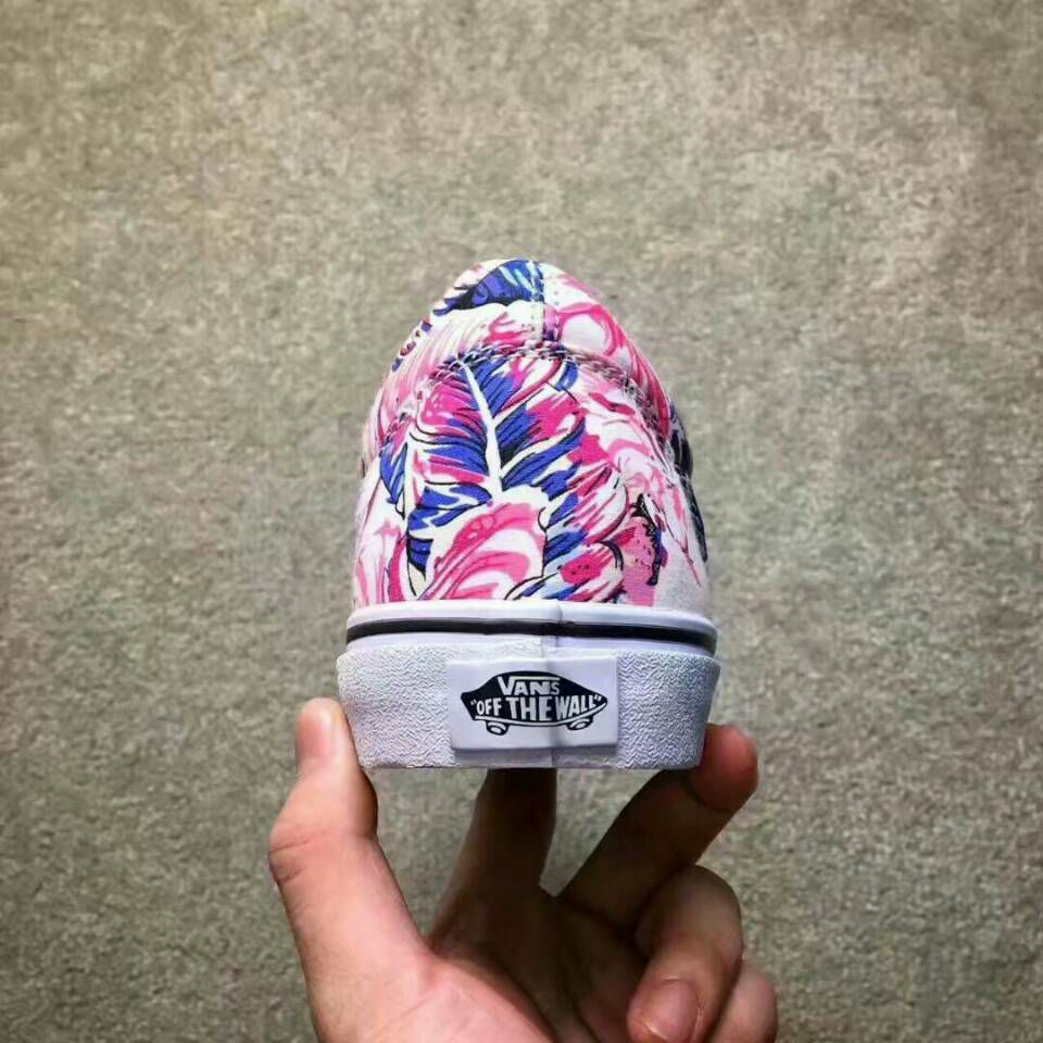 出售各种潮鞋潮衣各类周边潮品