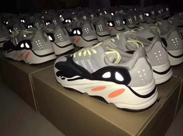 主营鞋服潮牌 朋友圈明码标价 品质保证 售后周到