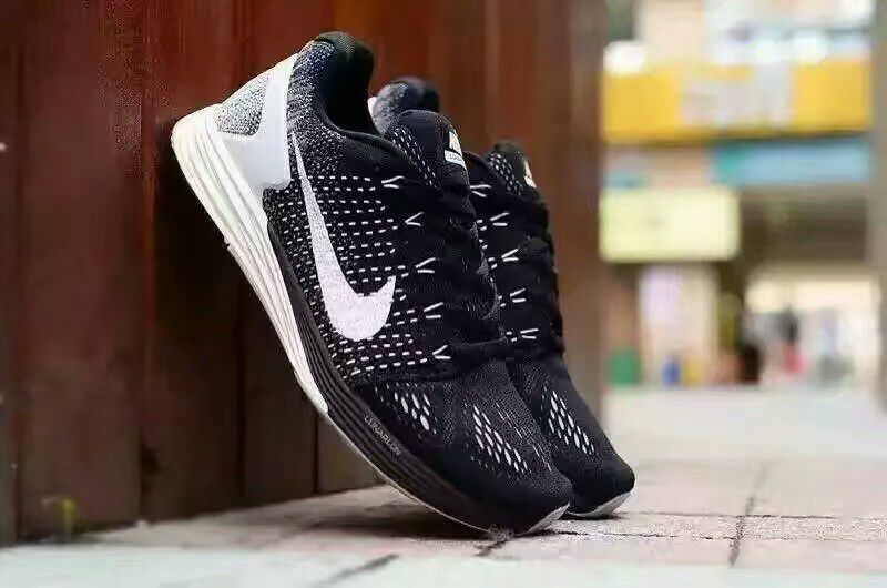 一手货源各种潮牌Adidas Nike dw vans等  带图拿货 货到付款