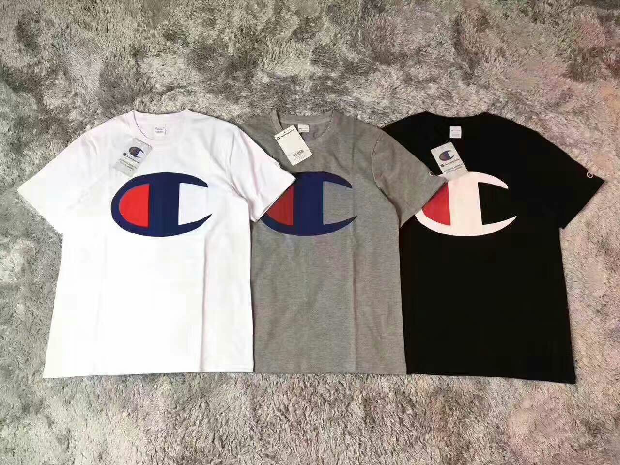 各种潮牌鞋子衣服 转发朋友圈即可赚钱 一件代发