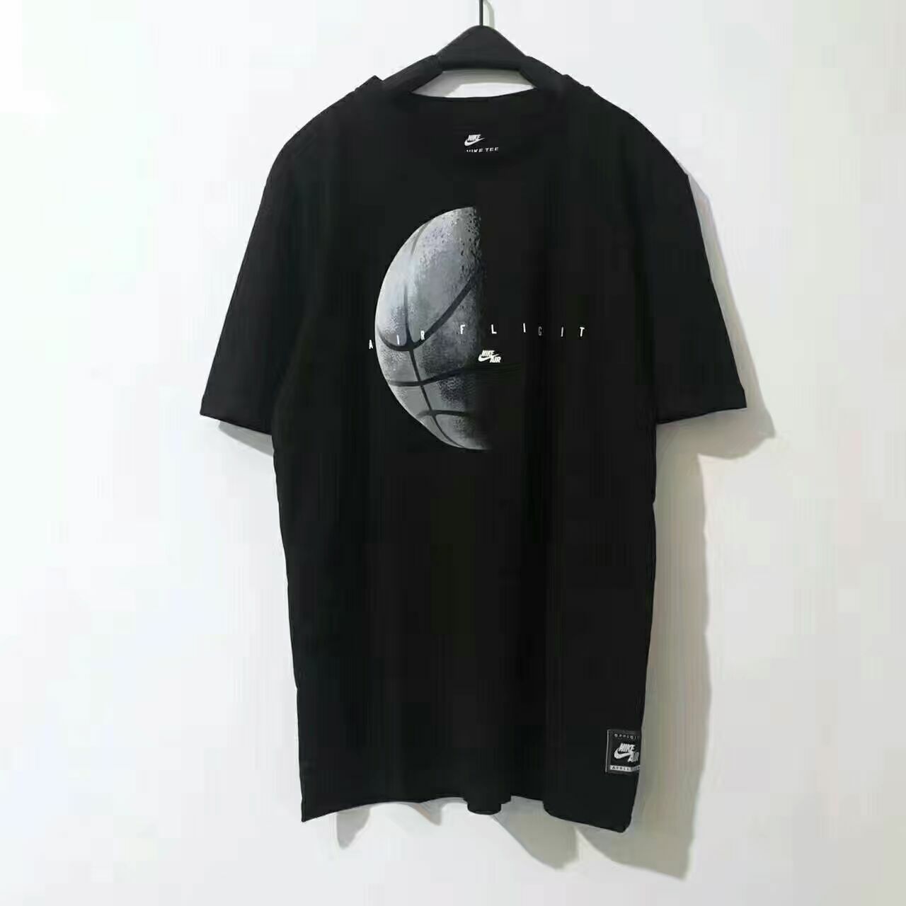 AJ Nike Adidas 亚瑟士 服饰鞋包招代理