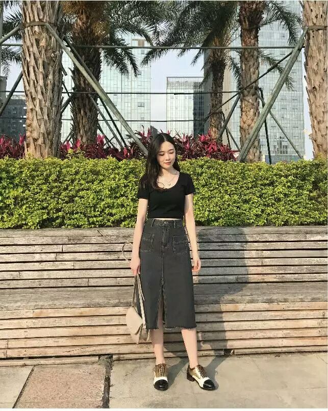 各种服装，还有鞋子，手表，欢迎来咨询