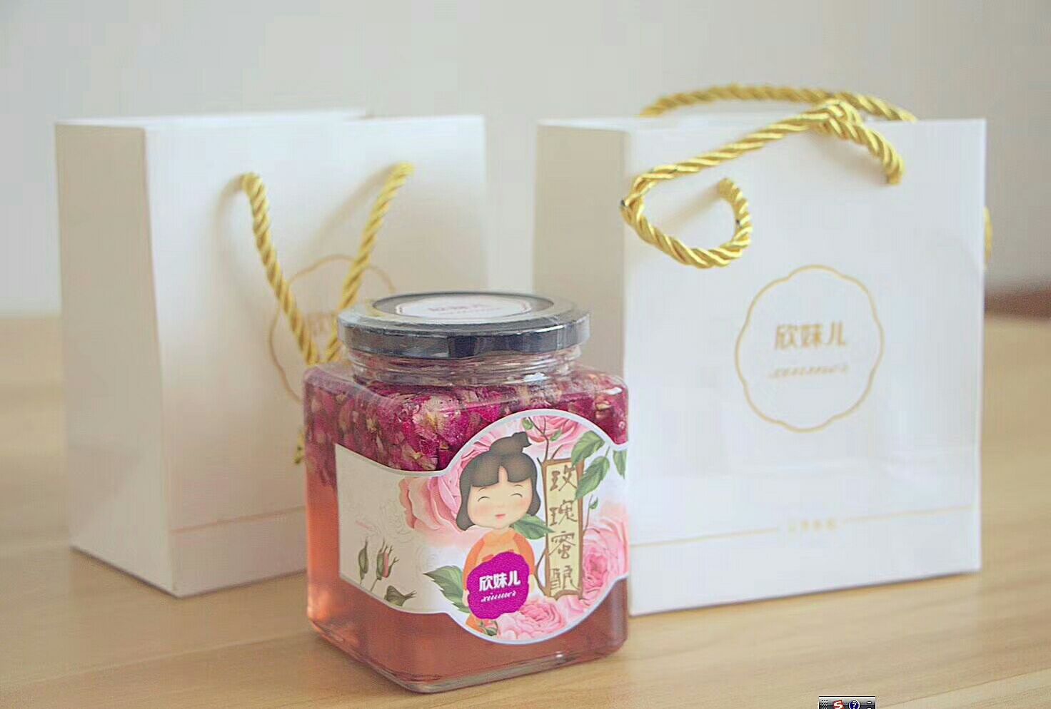 欣妹儿玫瑰蜜酿 除了原蜜和玫瑰花瓣  无其它添加