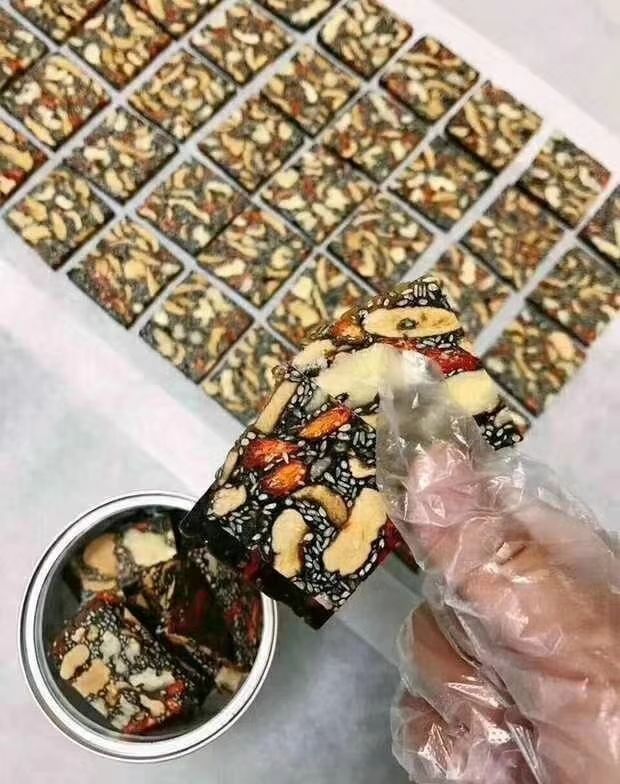 边吃边卖的阿胶糕，把好东西分享给大家，招代理，带你一起飞