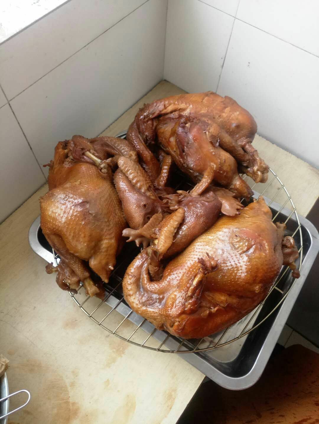 传统儿时烧鸡，老汤炖制，味道更鲜美