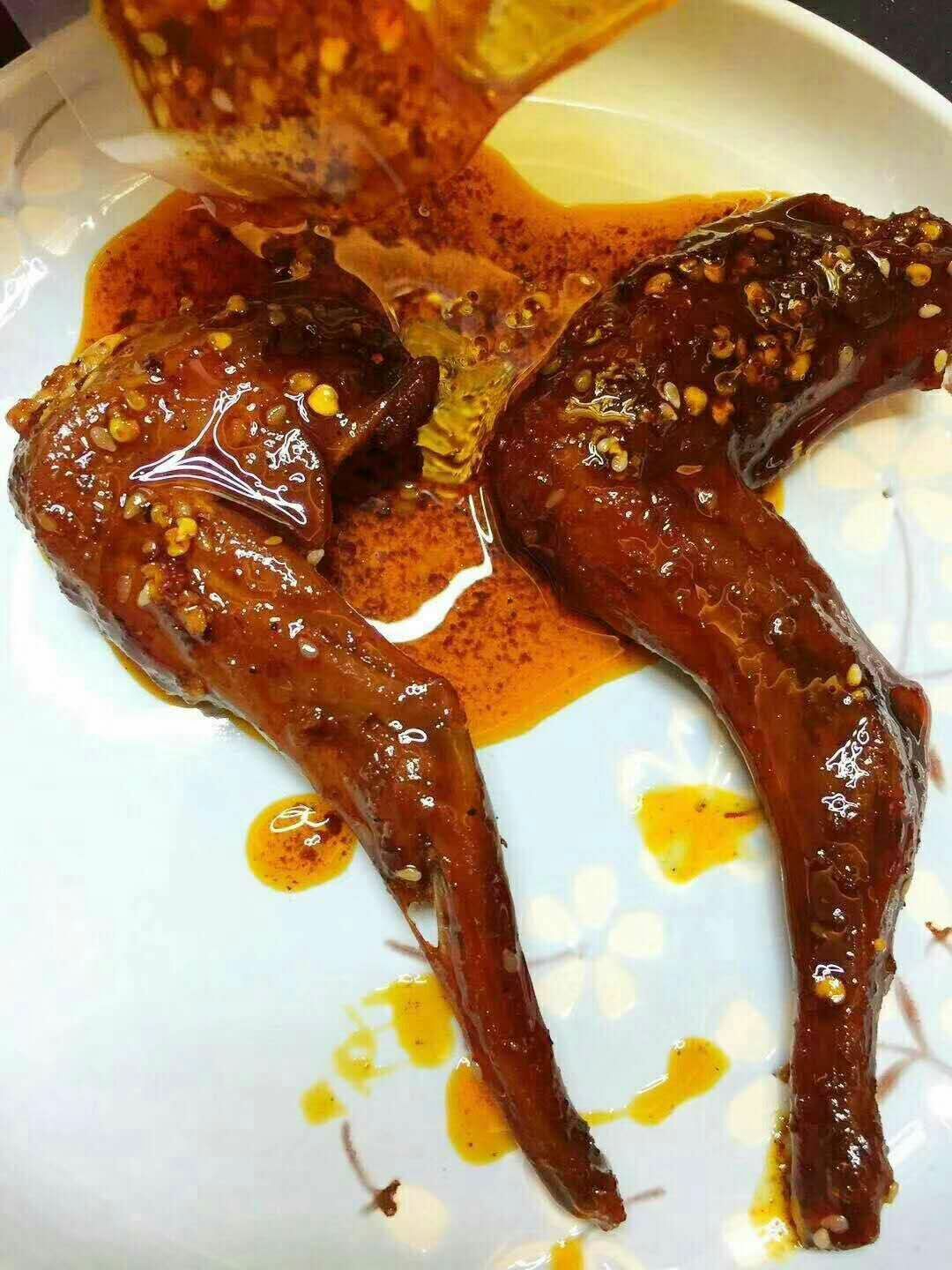 四川朗千万特色美食。