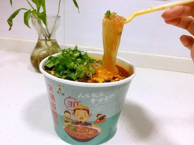 秀秀美食街，让你一边吃，一边挣钱钱。。