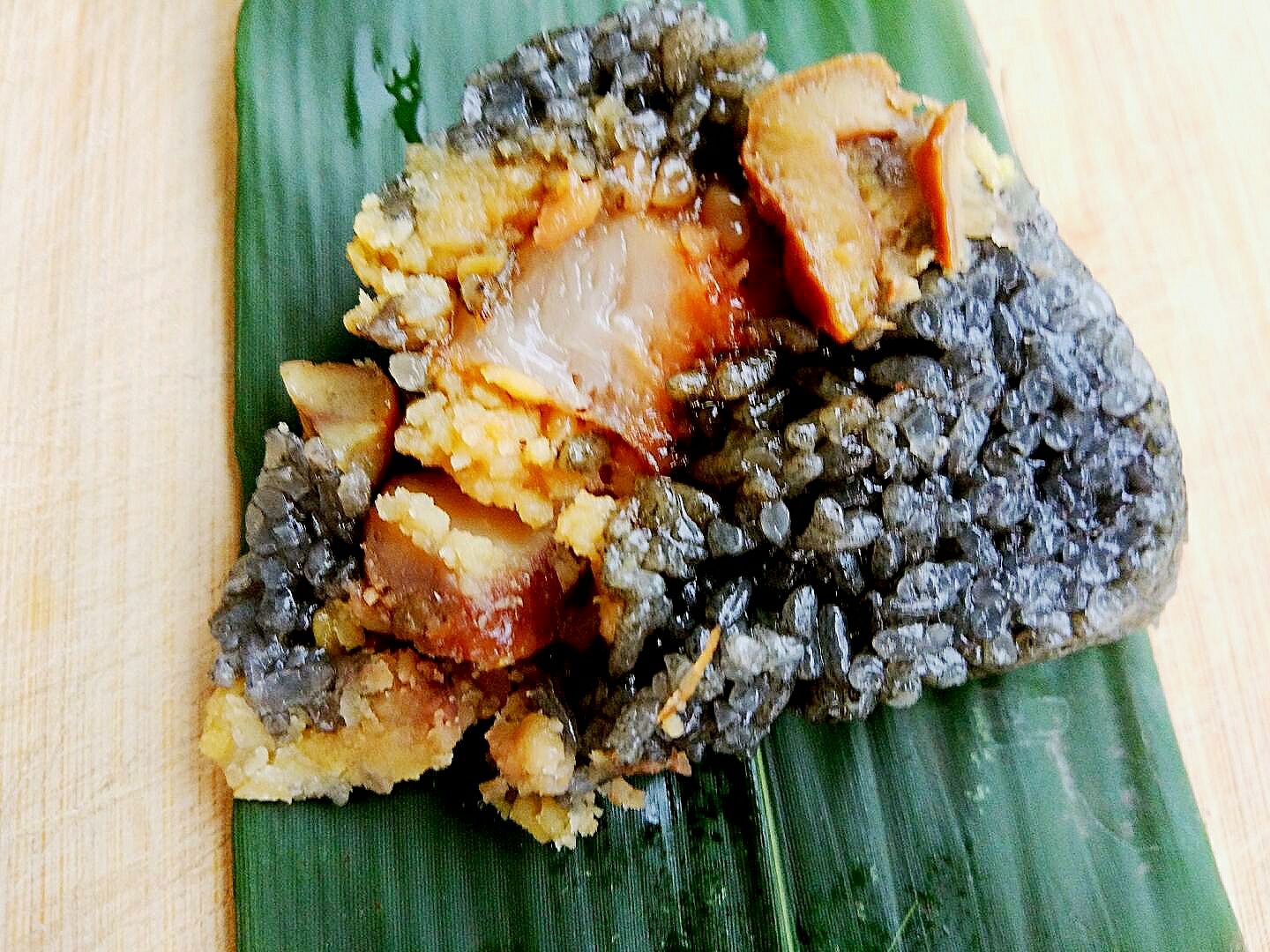 批发正宗广西河池猪肉板栗绿豆黑米粽子，诚邀零售商，代理商
