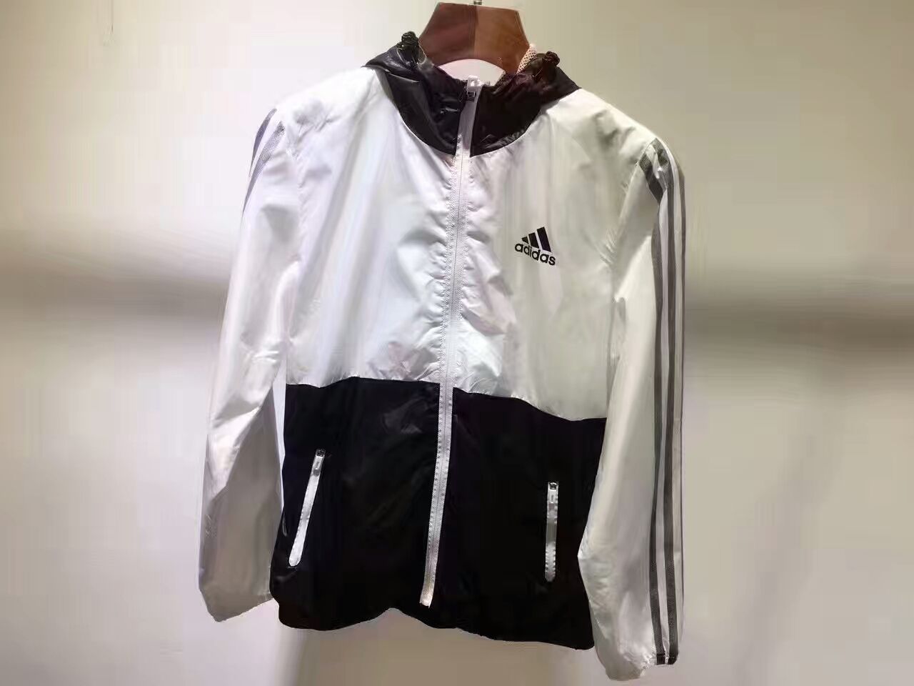 阿迪斯秋季爆款服饰 年年流行 男女合适