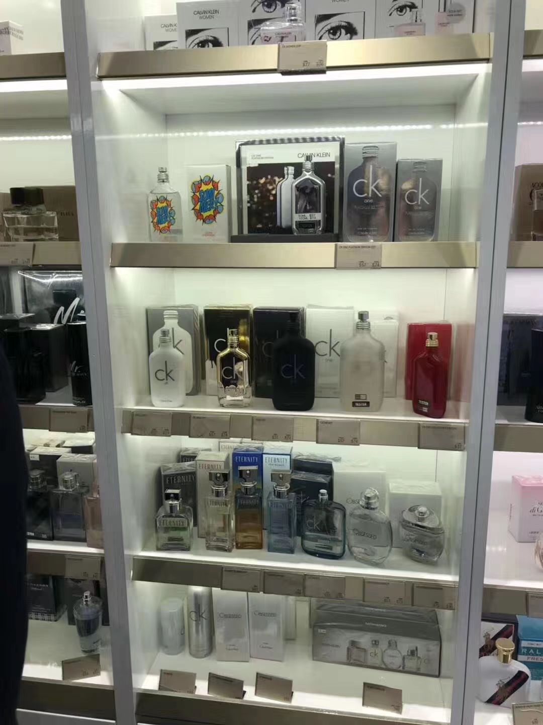 日韩代购化妆品，饰品，香水，服装...等等所有的爆品都可带回
