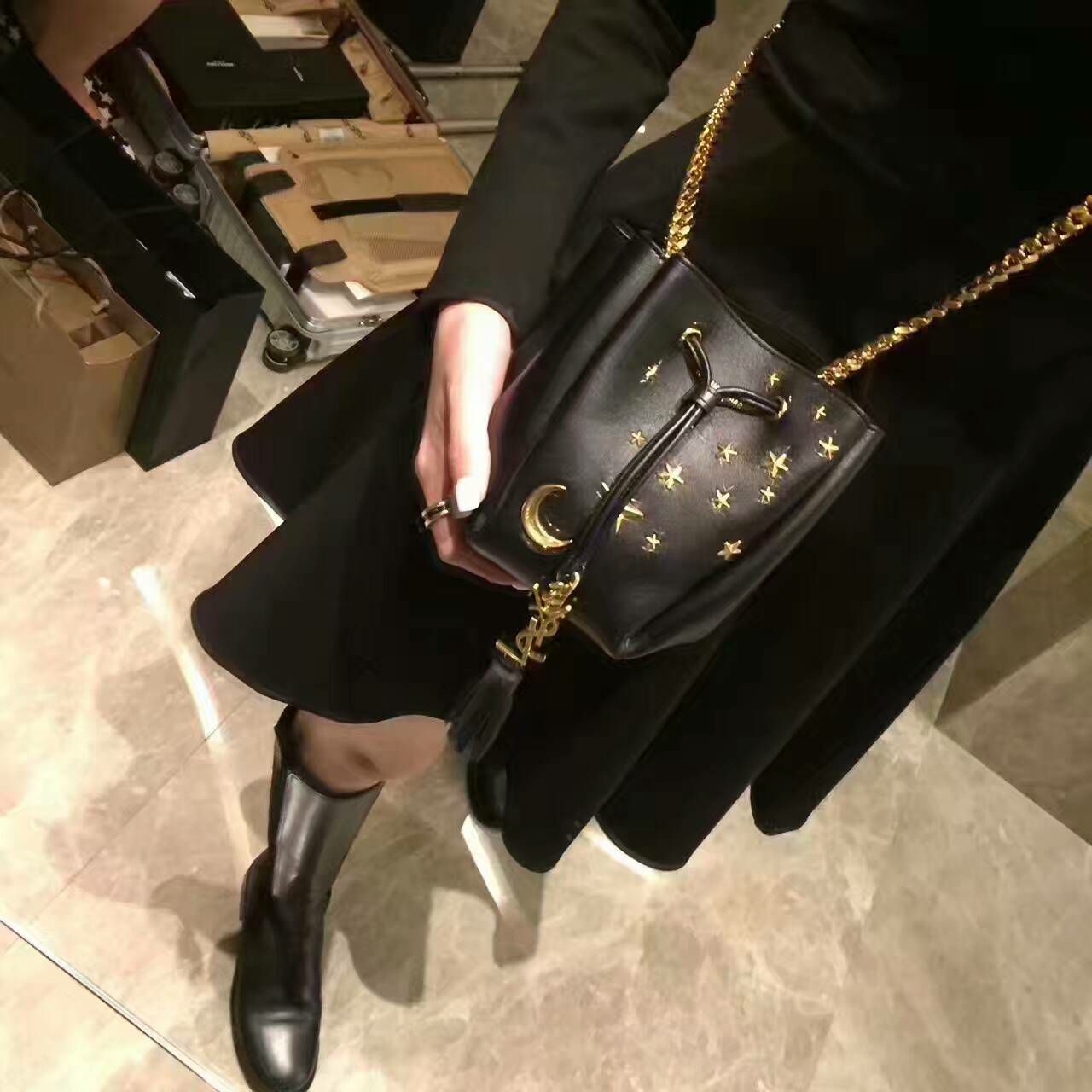 免费招代理，主营包包，女装，原单。跟着我，带你轻松月入过万。
