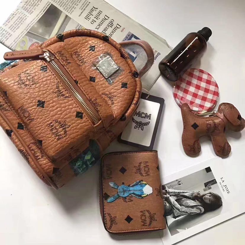 招代理啦！ ins爆款 少女单品 潮鞋潮服 香水包包应有尽有哦