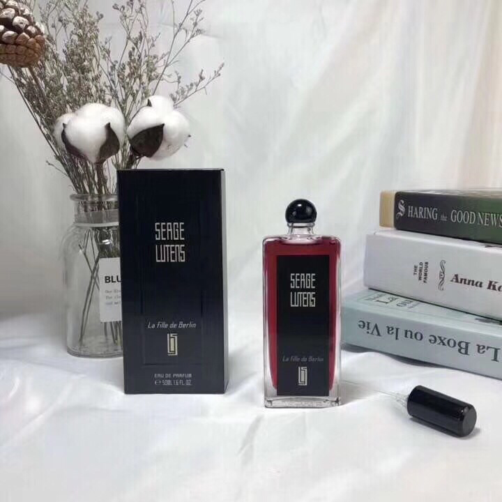 各大美妆产品，口红、香水、护肤品等，保证正品