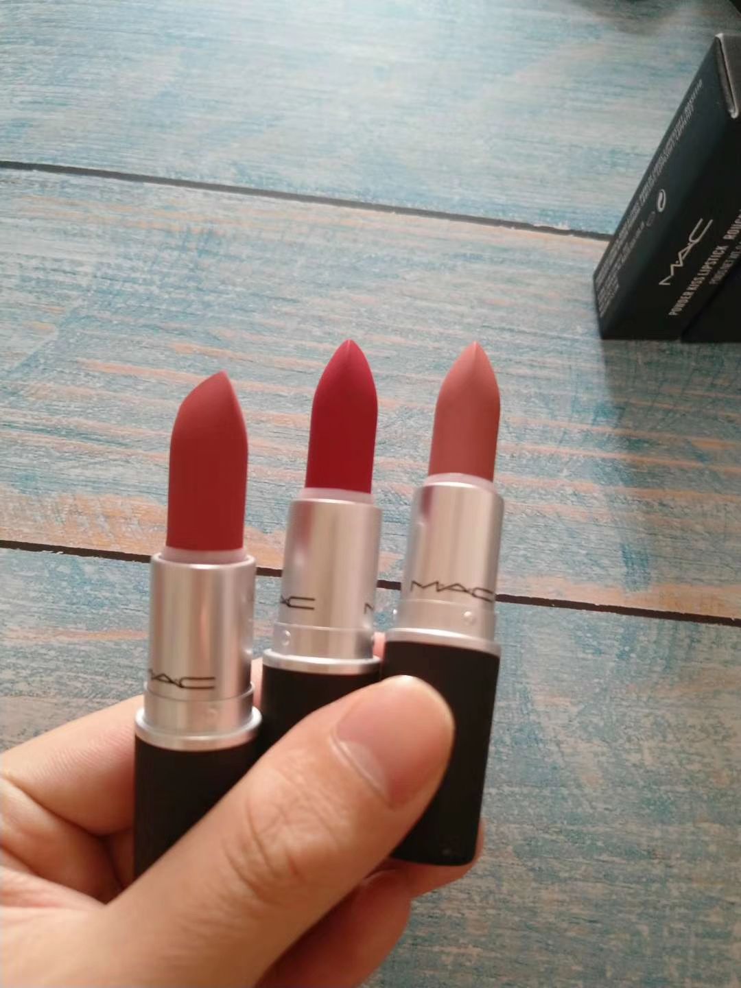 各大品牌口红香水 品质保证 批发代发零售