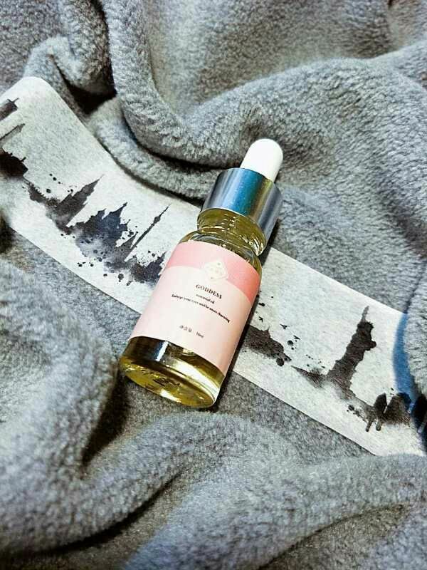 单眼皮美女变双眼皮美女哦，只需要简单的按摩而已