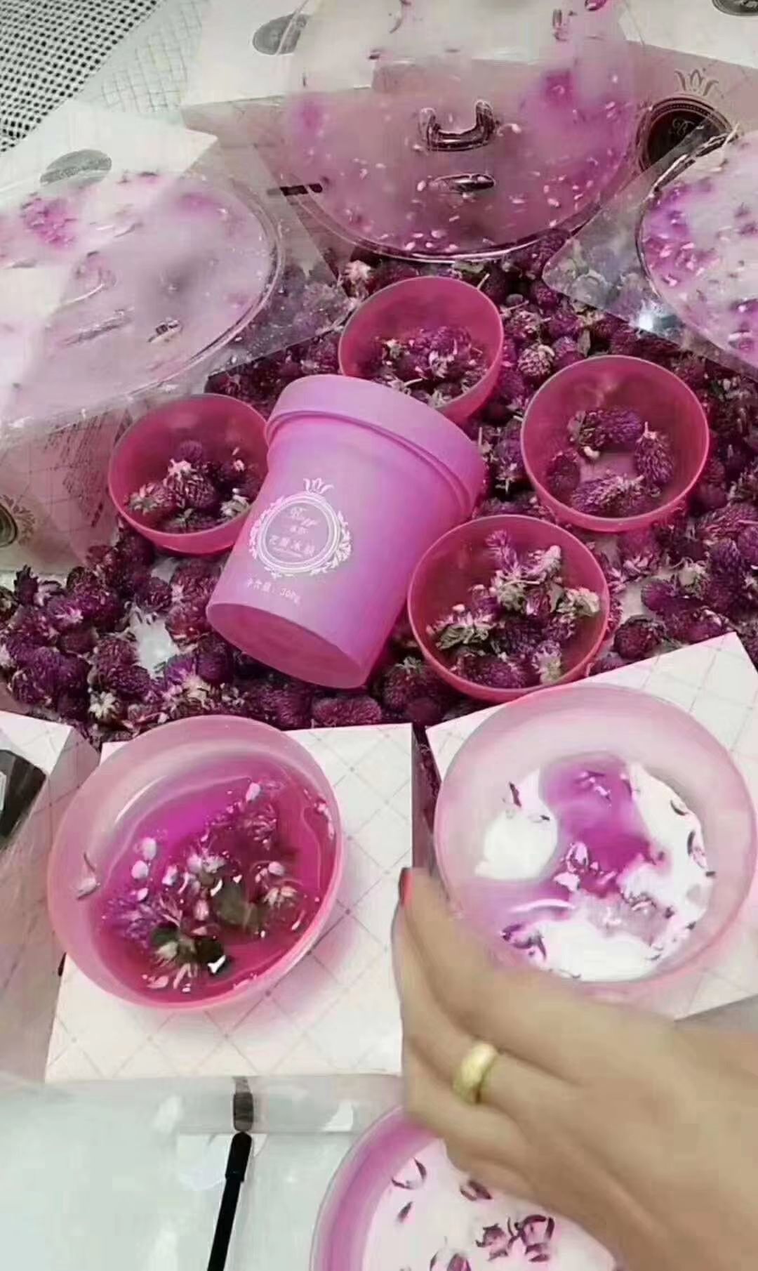 01年小姐姐主营全网最火花瓣面膜