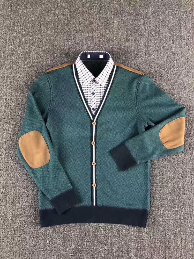 各种品牌鞋子衣服都有，需要了解的可以加微信，